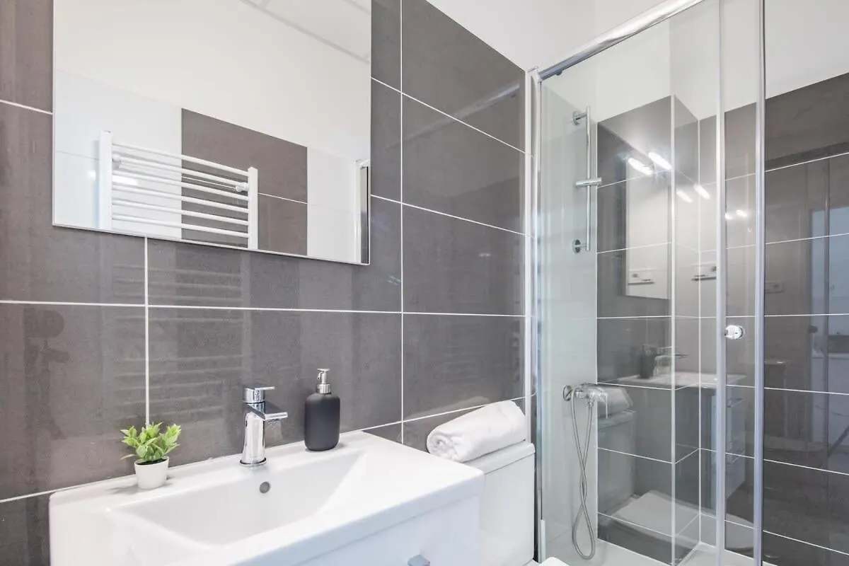 Apartment Absolute Central With Balcony Budapest Hungary