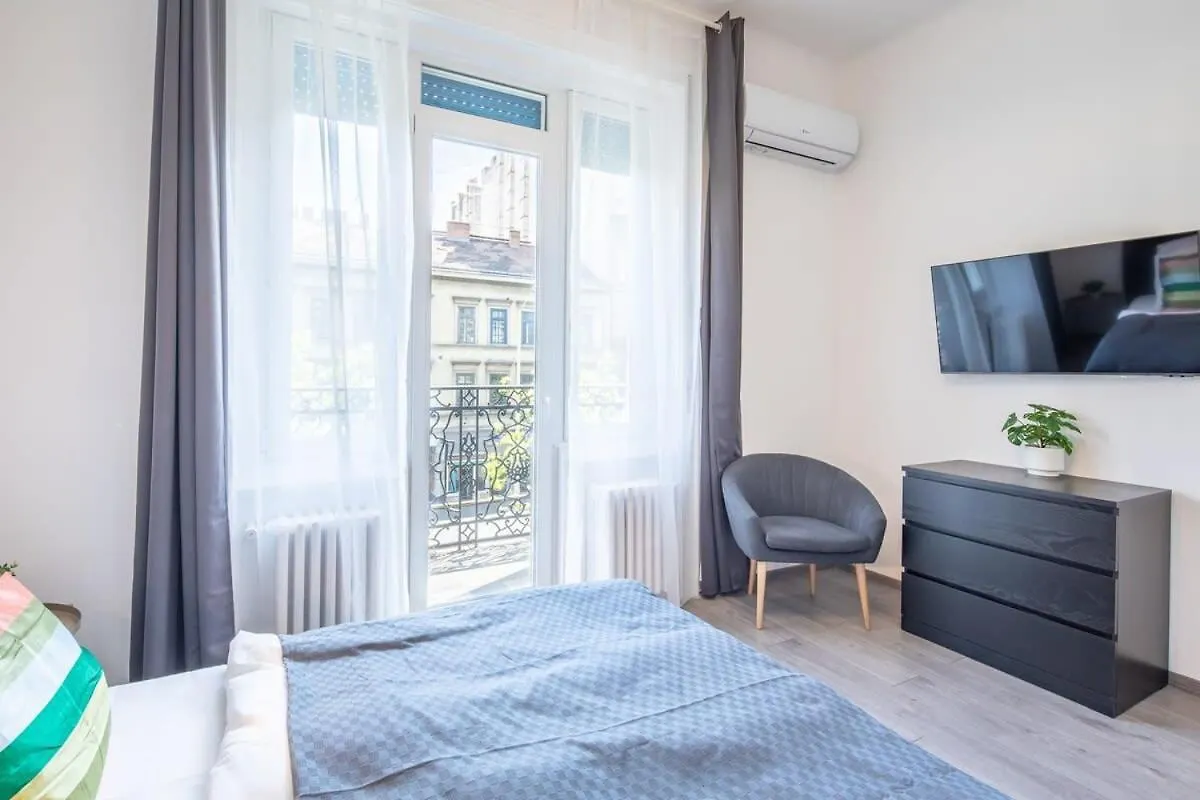 Apartment Absolute Central With Balcony Budapest