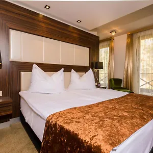 4* Hotel Duna Garden